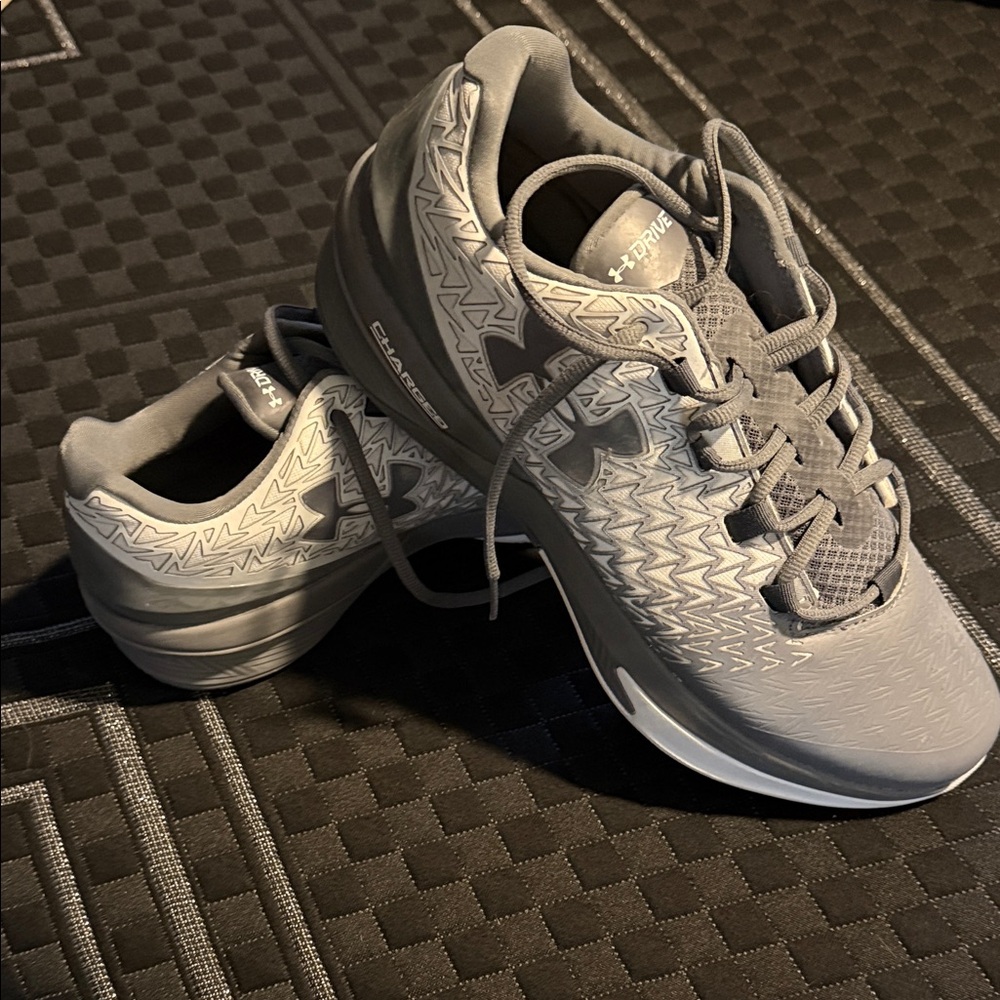 Under Armour Men’s Gray Low-Top Athletic Running Shoes